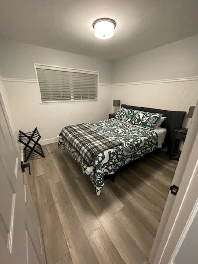 Photo - Large furnished mountaintop cabin with 2 car garage and hot tub