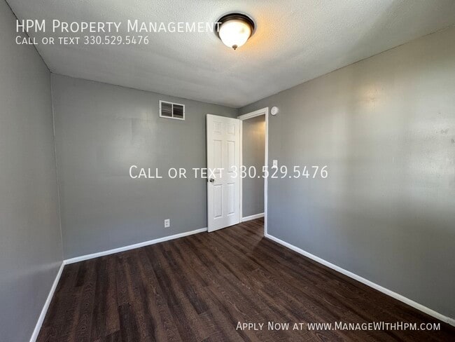 Photo - 2340 22nd St NE