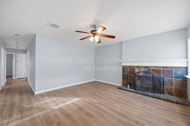 Photo - 252 Esther Ct