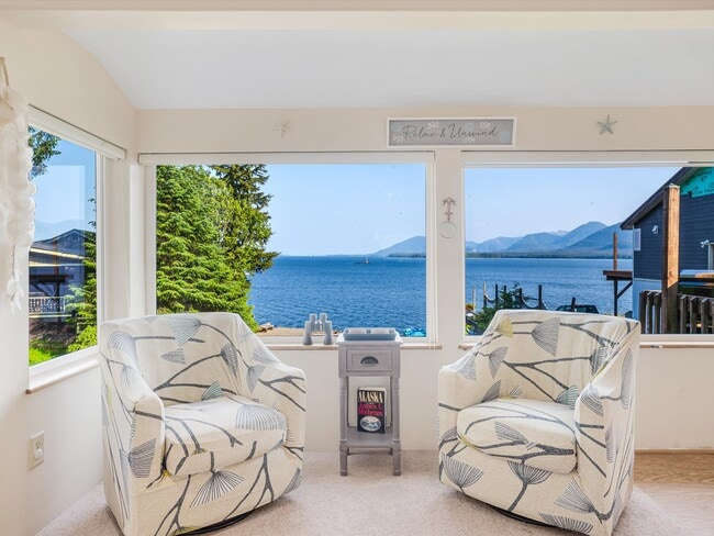 Building Photo - 5842 Seaside Rental