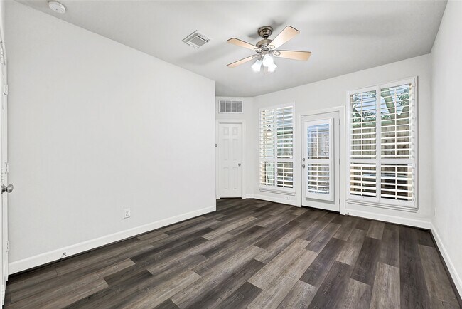 Photo - 503 Roy St