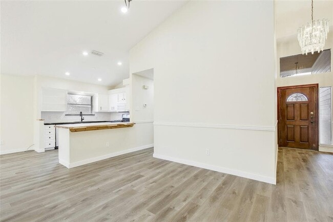 Photo - 5610 Meadow Crest