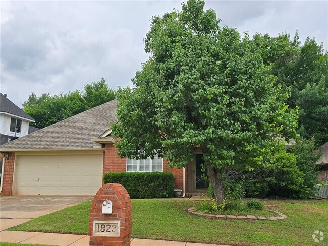 Building Photo - 1823 Chelsea Dr Rental