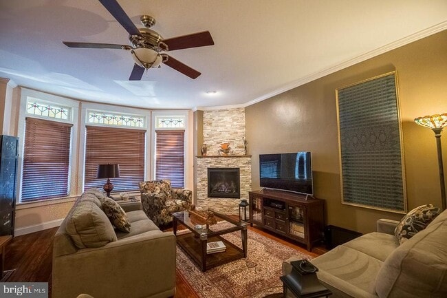 Photo - 1043 Washington St