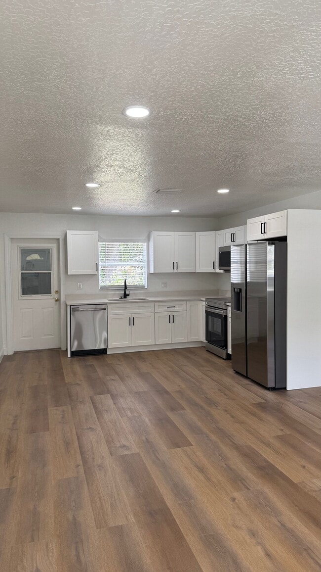 Photo - 2203 Ave Q