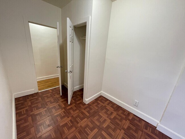 Photo - 142 W 238th St Unidad 23