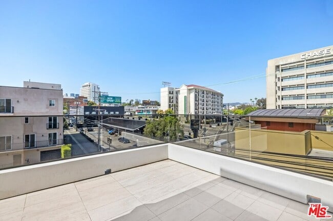 Photo - 1414 S Beverly Dr Unidad 402