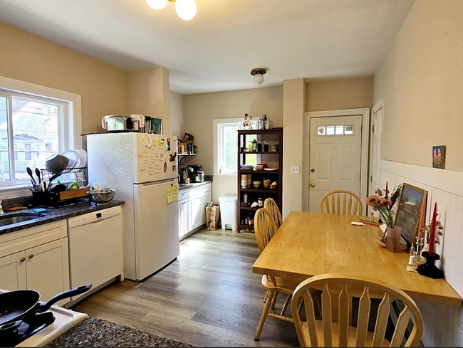 Kitchen - 43 Curtis St