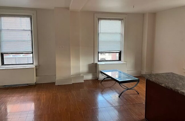 City view Open livingroom - 140 Chestnut St Unit 319