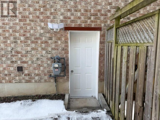 Photo - 33 Silver Linden Dr