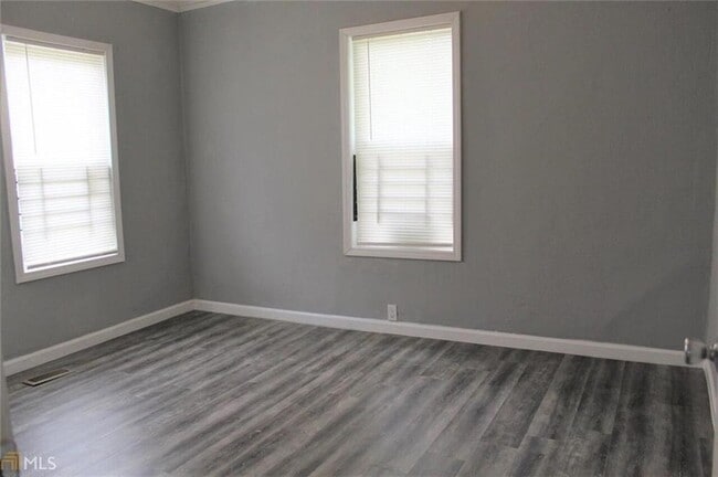 Photo - 962 Division St NW