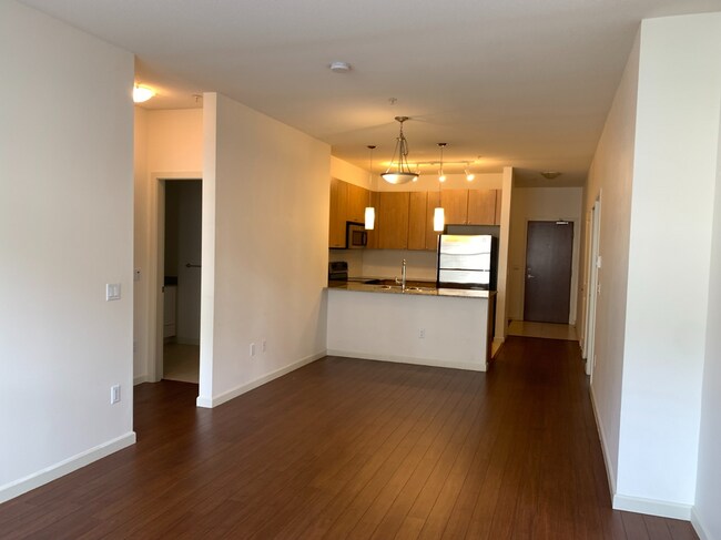 Photo - 213-2477 Kelly Avenue Unit 213