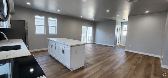 Building Photo - 2401 Redondo Blvd Rental