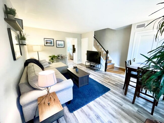 Building Photo - 1500 S Barton St Unit 592