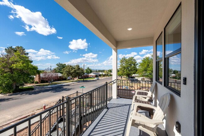 Photo - "Spacious & Stylish 3-Bedroom 2 bath Furnished Haven in Cedar City – Your Perfect Home Awaits!" Unidad 2