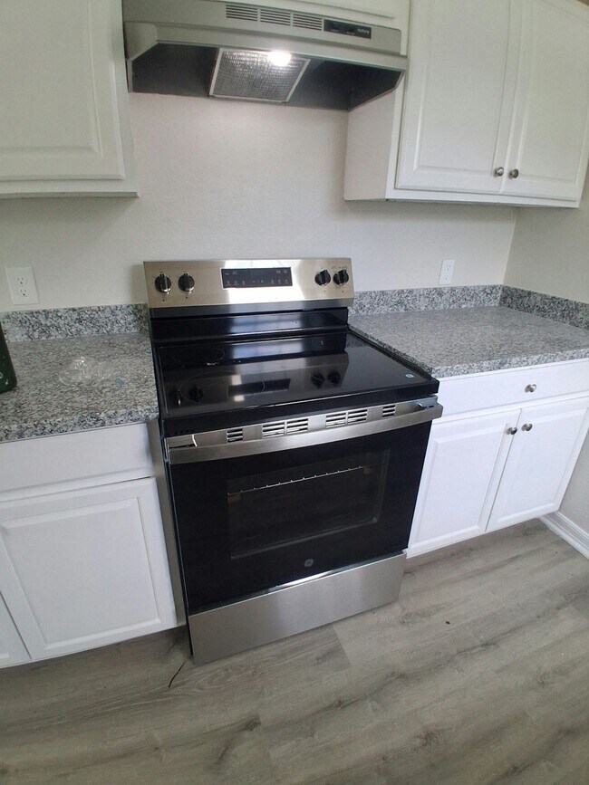 Photo - 707 Denby St