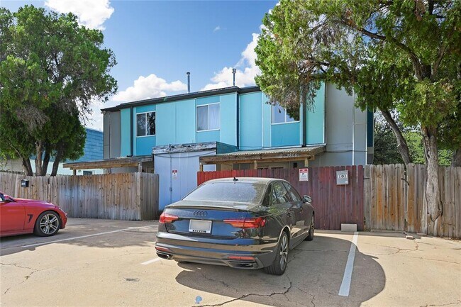 2806 Skyway Cir