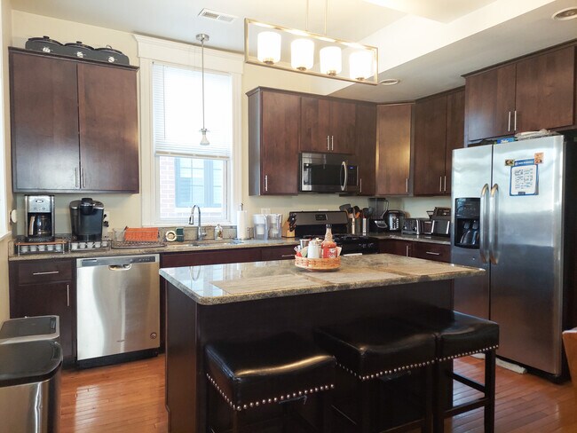 Photo - 1832 W Addison St Unit 2