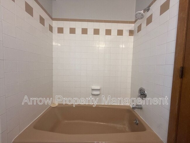 Photo - 208 E 5th St