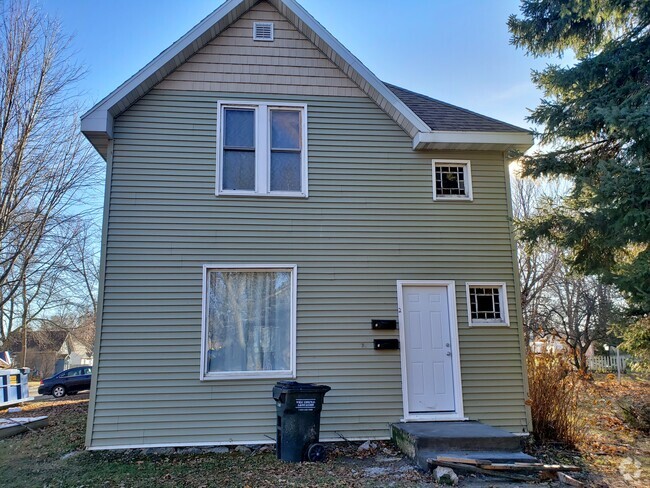 Building Photo - 320 Augusta Ave Unit 2 Rental