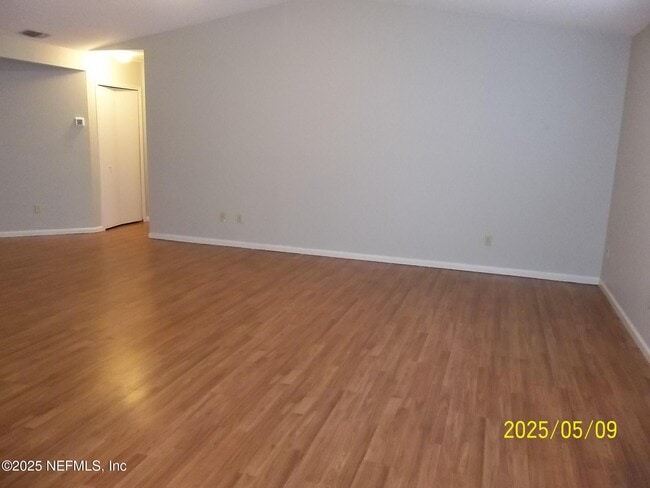 Photo - 255 Leatherleaf Dr