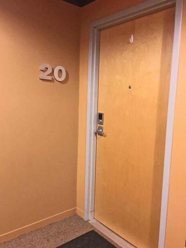 Photo - 322 E Liberty St Unidad 20