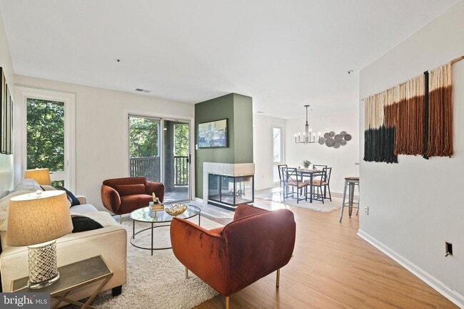 Building Photo - 5006 Dorsey Hall Dr Unit B-4