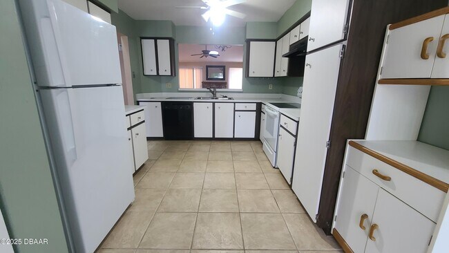 Photo - 140 Laughing Gull Ct