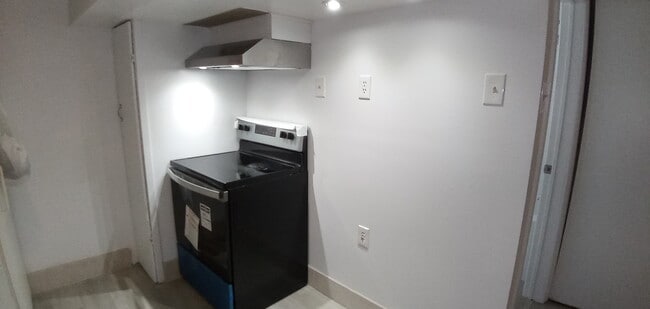 Building Photo - 7 Harris Av Unit Apt C