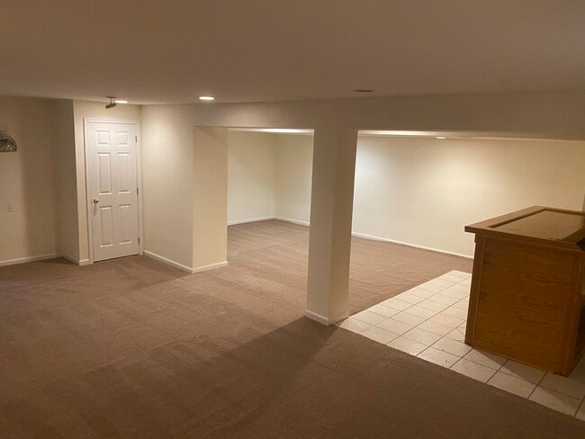 Building Photo - 34 Eaton Pl Unit Ron's Basement
