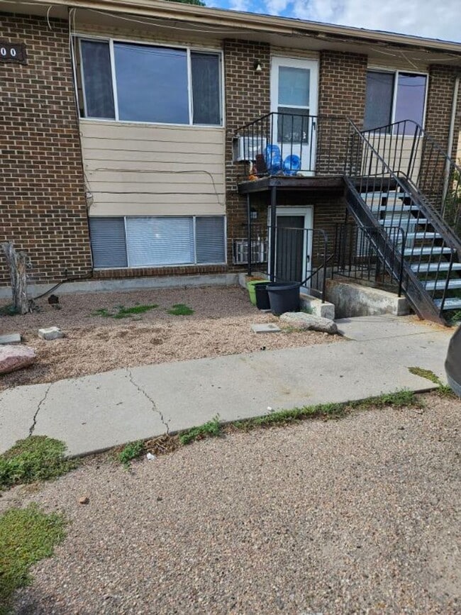 Building Photo - 300 W Union Ave Unit 1