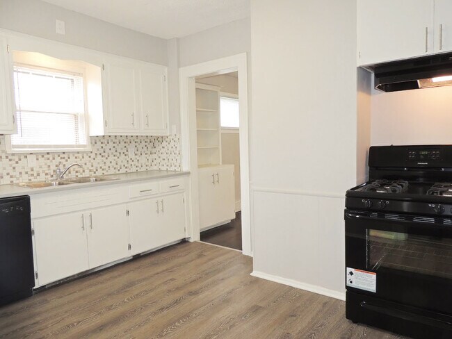 Photo - Updated 3 Bedroom - 1.5 Bathroom Cleveland Hts. Colonial for Rent!