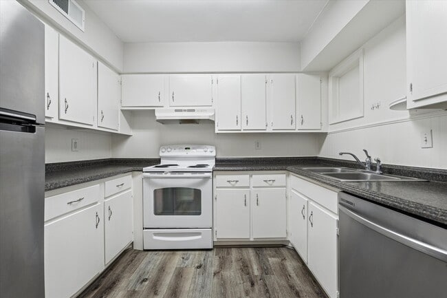 Photo - 9031 Gaylord Dr Unidad 136