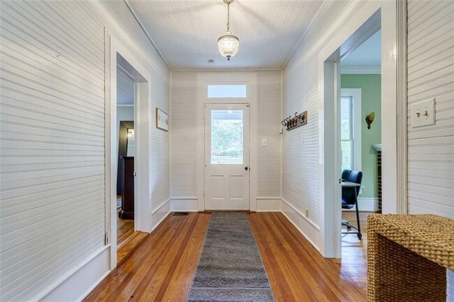 Photo - 1987 Knight Ct SE