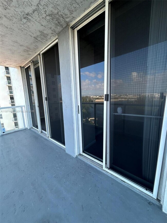 Photo - 5085 NW 7th St Unidad 1002