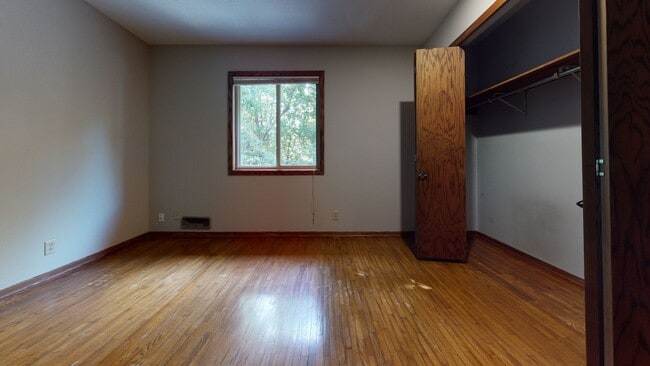 Photo - 1081 18th Ave SE Unidad #1