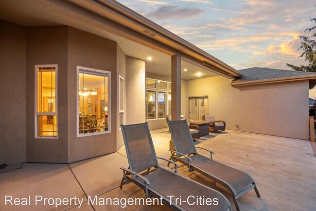 Photo - 4 br, 3 bath House - 440 Sundance Dr