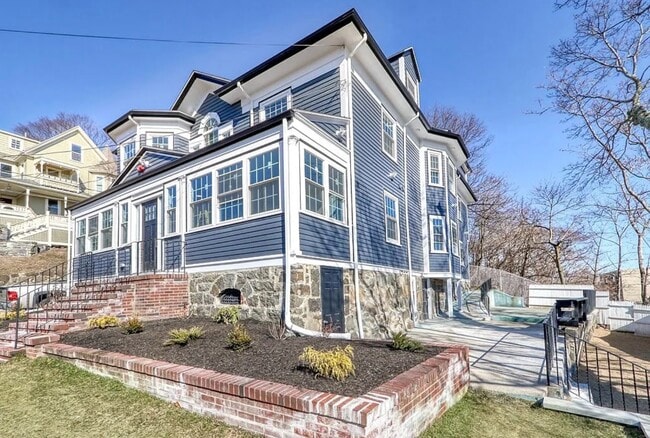 Building Photo - 7 Hillside Ave Unit 3