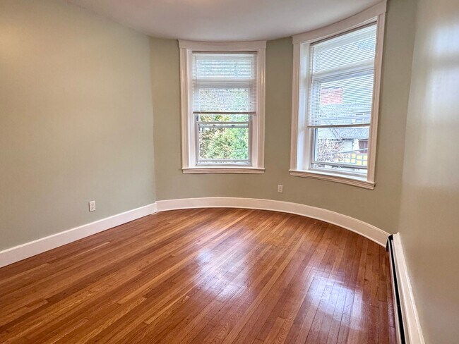 Photo - 2 BED WITH BALCONY IN BROOKLINE'S WASHINGTON SQUARE!! HT/HW INCLUDED!