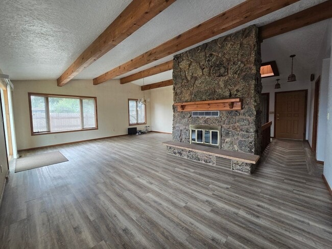 Photo - Large 5 Bed, 3 Bath House