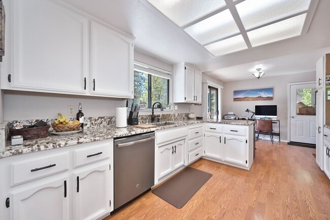 Photo - FOR RENT: Cozy Foresthill 3 bedroom 2 bath.