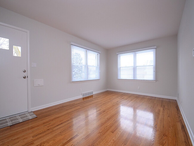 Photo - 5630 Erskine St