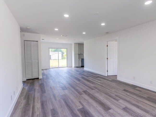 1229 18th Ave N