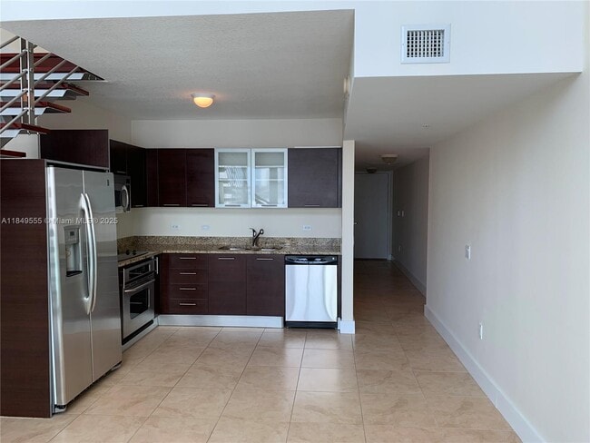 Photo - 41 SE 5th St Unidad 1011