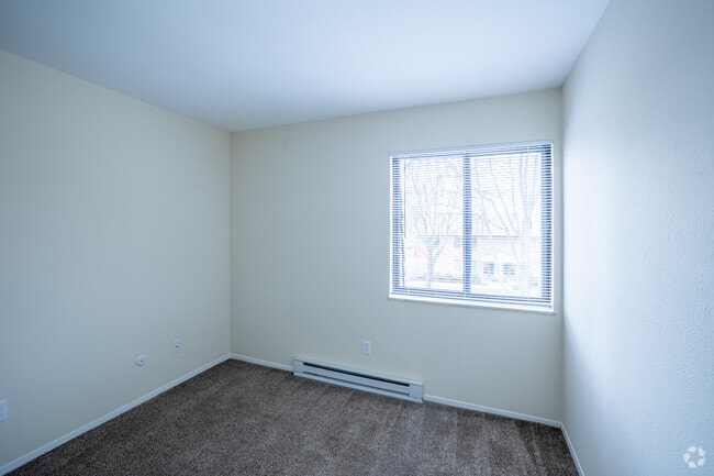 2BR, 1BA - 740SF - Bedroom