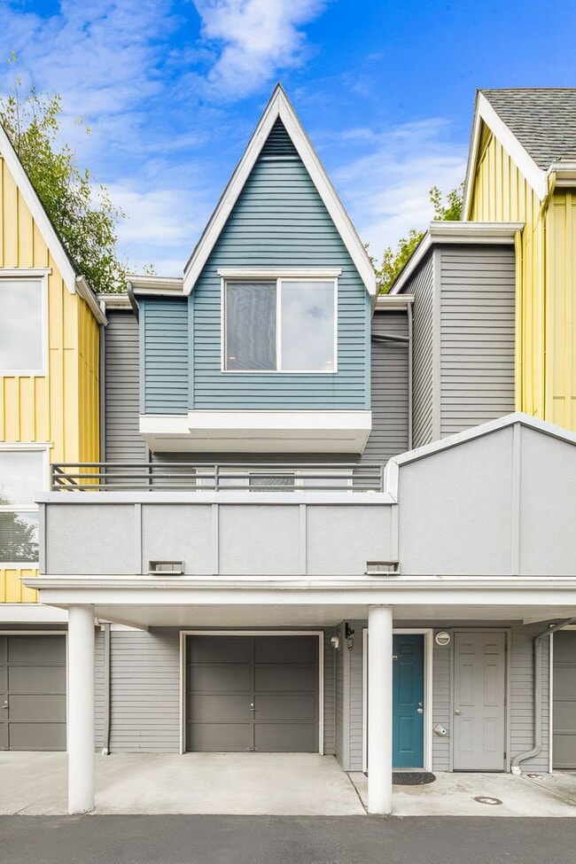 Photo - 2 Bedroom 2 Bath Townhouse 2 Car Garage S ...