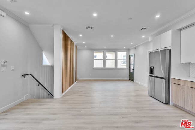 Photo - 1022 La Cadena Ave Unidad A