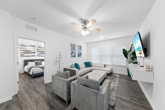 Building Photo - 4837 Collins Rd Unit ID1290669P Rental