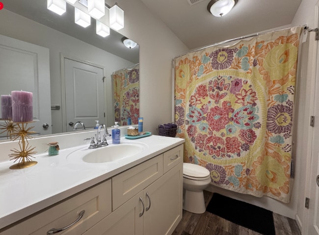 Photo - 1863 Willow Ave