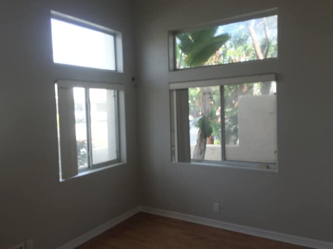 Living Room - 616 4th St